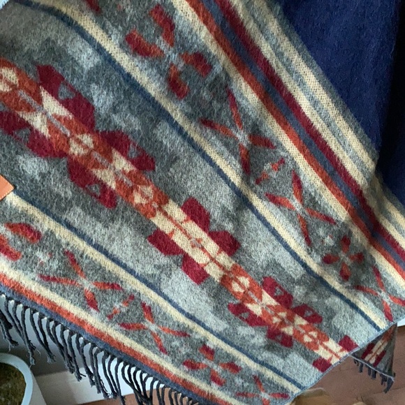 KIBOOTS Reversible Oversized Wool Wrap Poncho - Picture 2 of 10